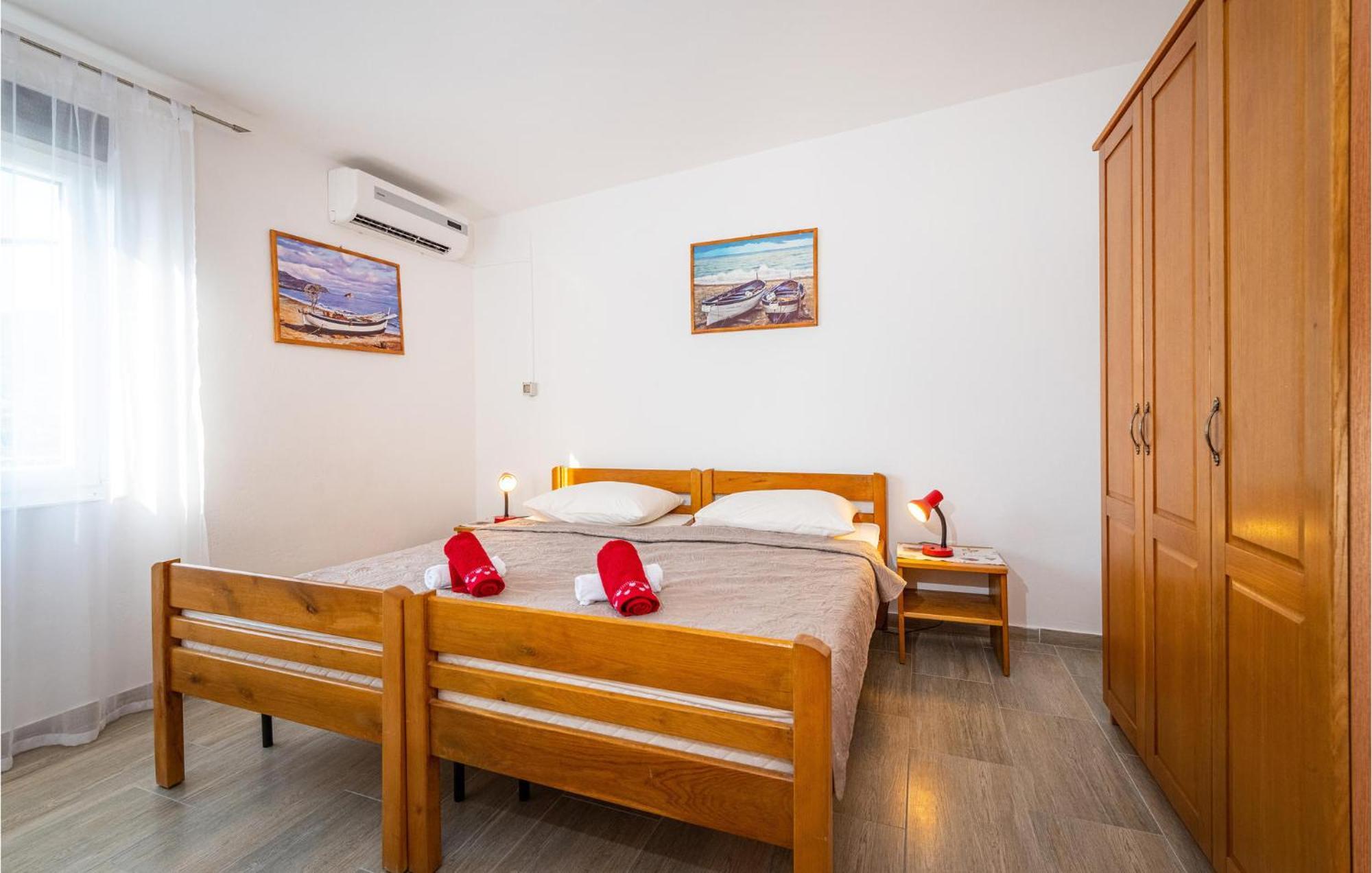 Beautiful Home In Rovanjska With Wifi Екстер'єр фото
