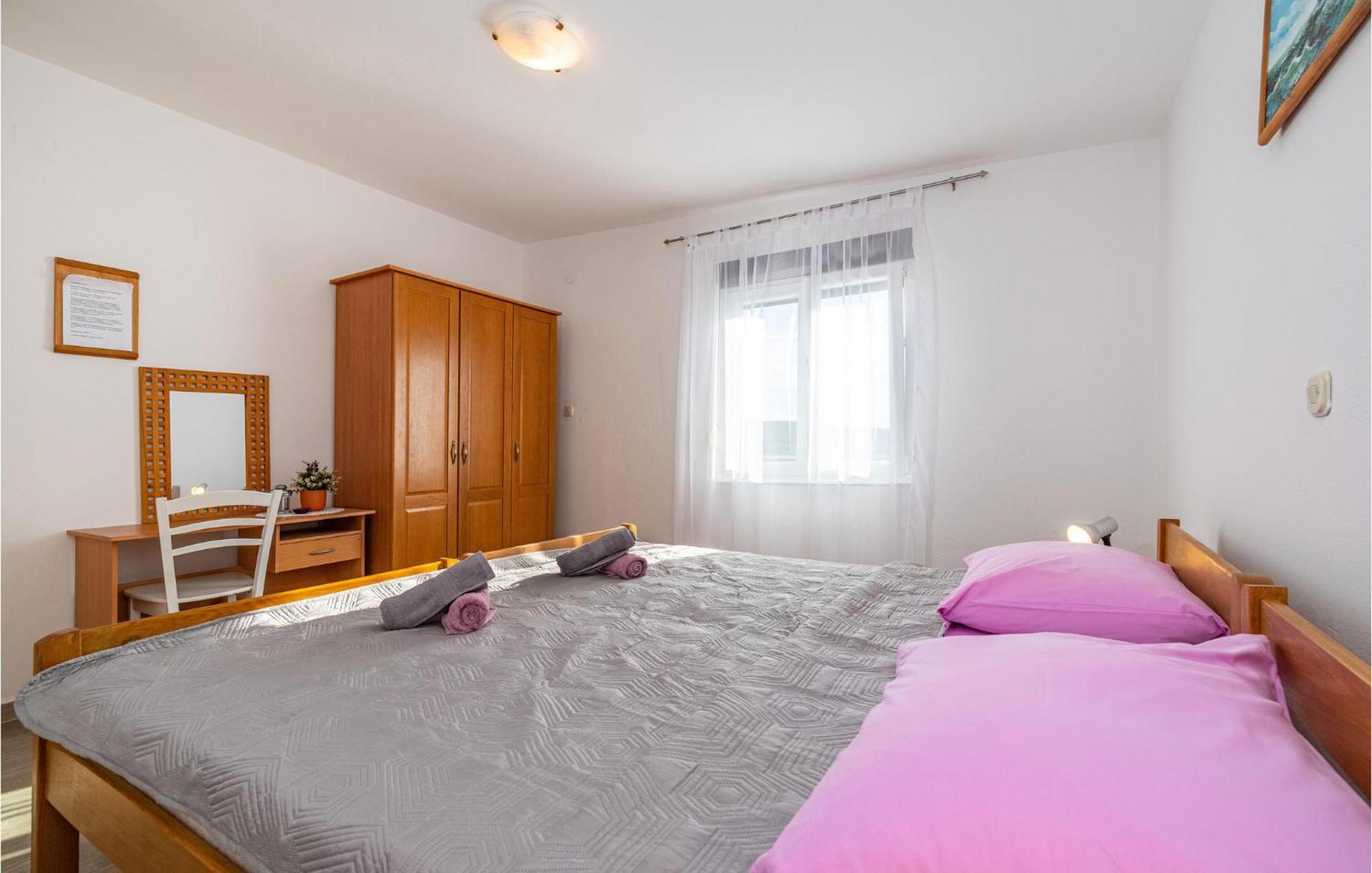 Beautiful Home In Rovanjska With Wifi Екстер'єр фото