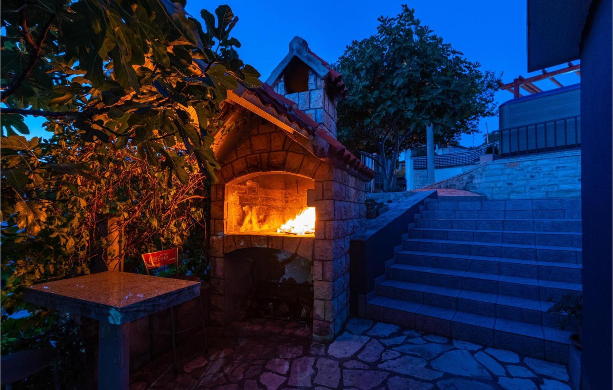 Beautiful Home In Rovanjska With Wifi Екстер'єр фото